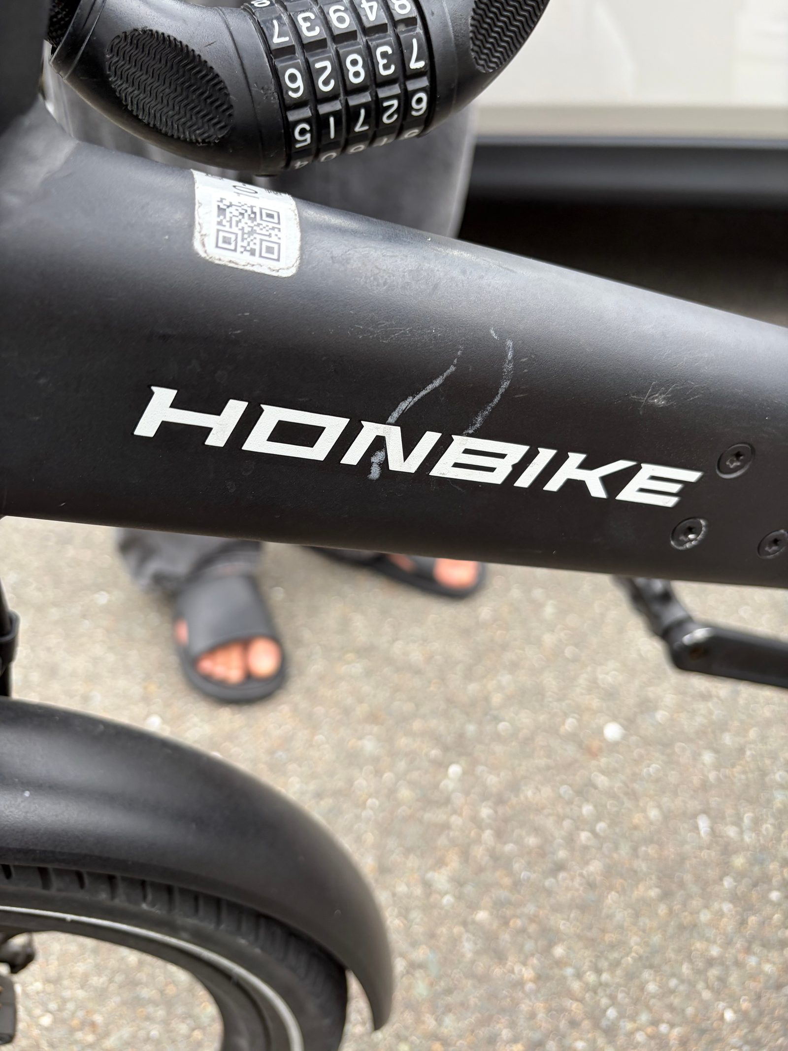 福岡市博多区でHONBIKE電動自転車の鍵を鍵穴から作製|鍵が付属しない中古車体への対応事例